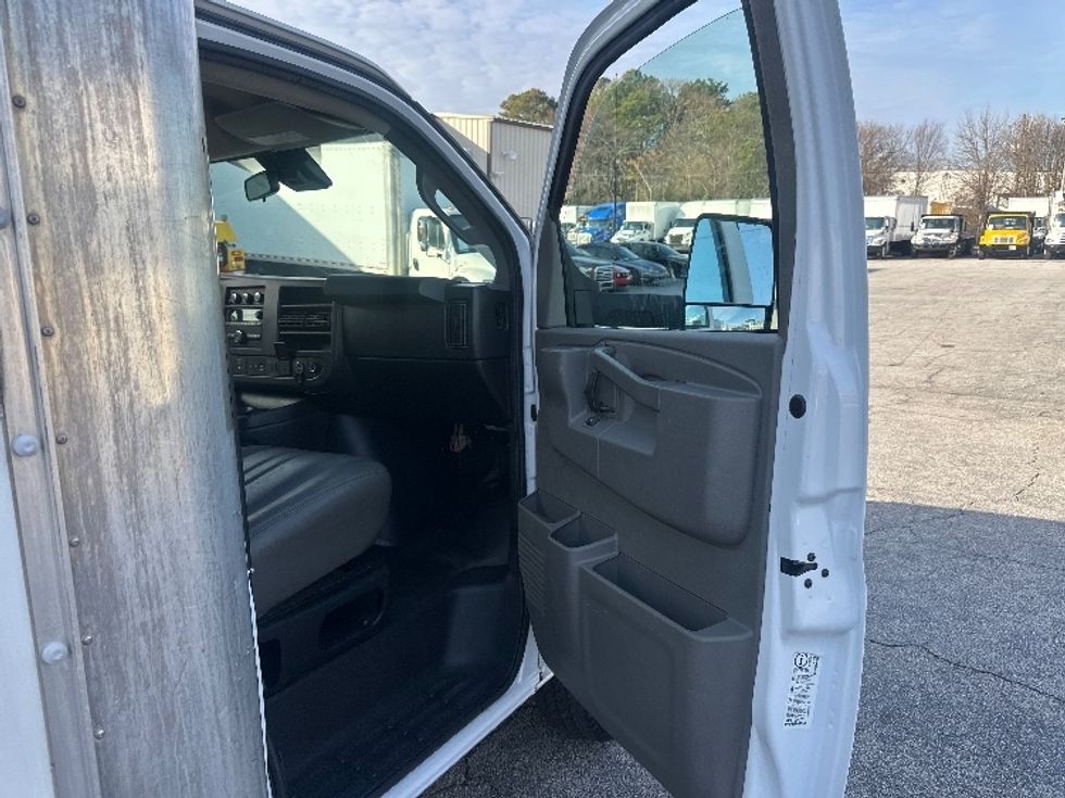 Light Duty Box Truck-Light and Medium Duty Trucks-GMC-2021-Savana G33903-Forest Park-GA-111,462\n\t\tmiles-$ 29,500 - Image 20