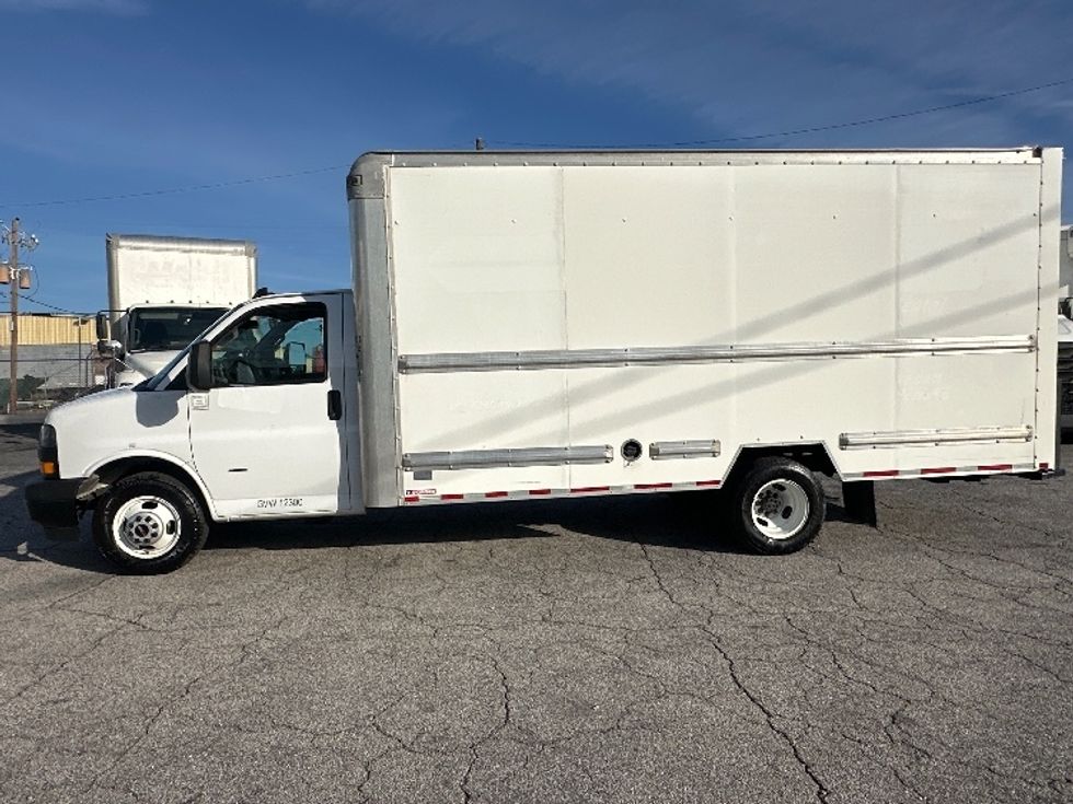 Light Duty Box Truck-Light and Medium Duty Trucks-GMC-2021-Savana G33903-Forest Park-GA-111,462\n\t\tmiles-$ 29,500 - Image 4