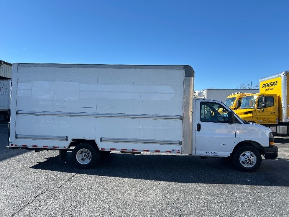 Light Duty Box Truck-Light and Medium Duty Trucks-GMC-2021-Savana G33903-Forest Park-GA-98,842\n\t\tmiles-$ 31,000 - Image 15