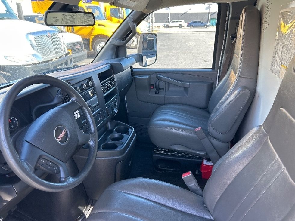 Light Duty Box Truck-Light and Medium Duty Trucks-GMC-2021-Savana G33903-Forest Park-GA-98,842\n\t\tmiles-$ 31,000 - Image 17