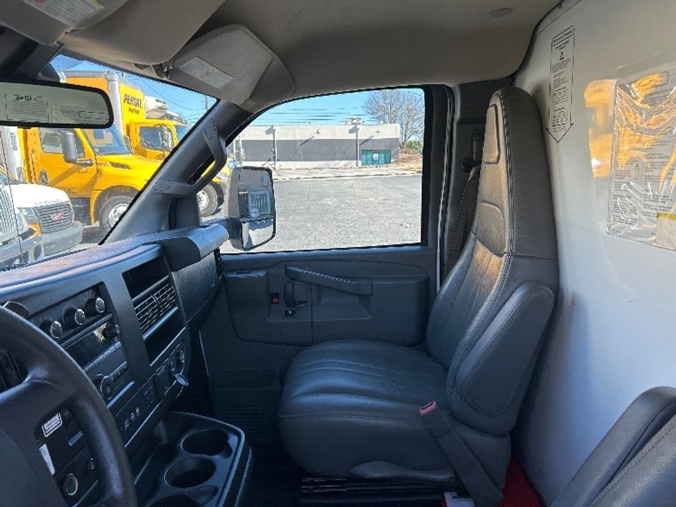 Light Duty Box Truck-Light and Medium Duty Trucks-GMC-2021-Savana G33903-Forest Park-GA-98,842\n\t\tmiles-$ 31,000 - Image 19