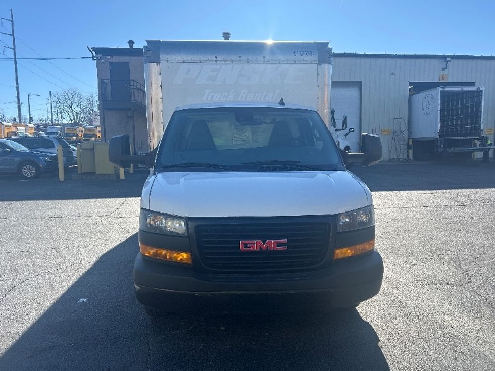 Light Duty Box Truck-Light and Medium Duty Trucks-GMC-2021-Savana G33903-Forest Park-GA-98,842\n\t\tmiles-$ 31,000 - Image 2