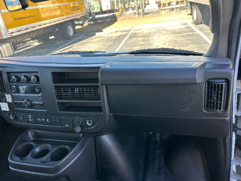 Light Duty Box Truck-Light and Medium Duty Trucks-GMC-2021-Savana G33903-Forest Park-GA-98,842\n\t\tmiles-$ 31,000 - Image 21