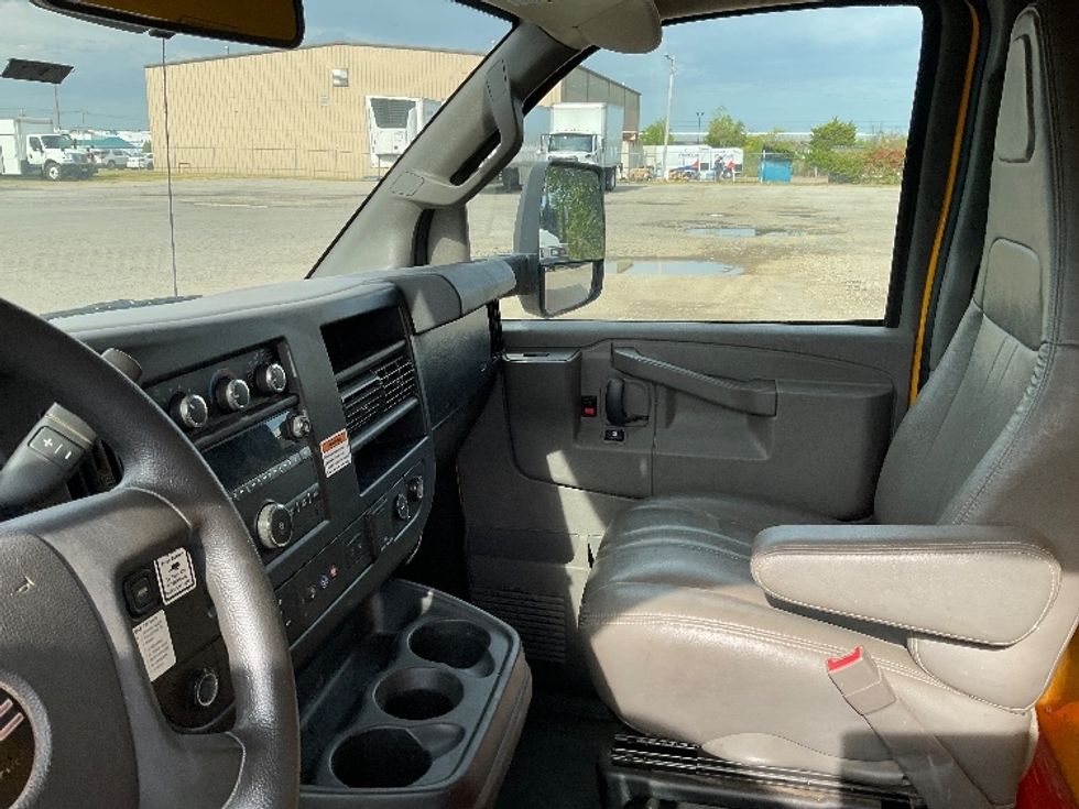 Light Duty Box Truck-Light and Medium Duty Trucks-GMC-2021-Savana G33903-Fort Smith-AR-124,213\n\t\tmiles-$ 11,500 - Image 17