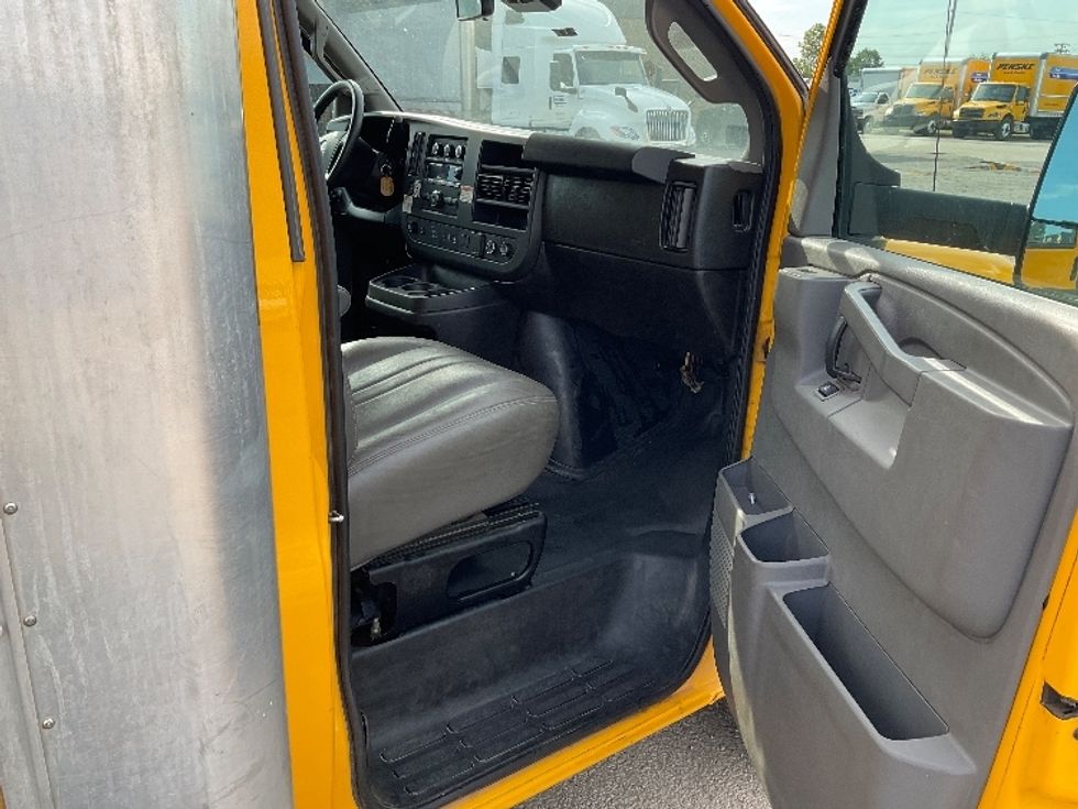 Light Duty Box Truck-Light and Medium Duty Trucks-GMC-2021-Savana G33903-Fort Smith-AR-124,213\n\t\tmiles-$ 11,500 - Image 18