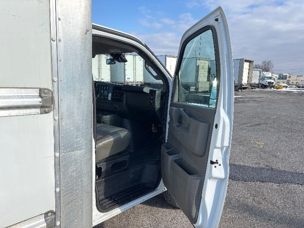 Light Duty Box Truck-Light and Medium Duty Trucks-GMC-2021-Savana G33903-Fort Wayne-IN-109,358\n\t\tmiles-$ 27,500 - Image 19