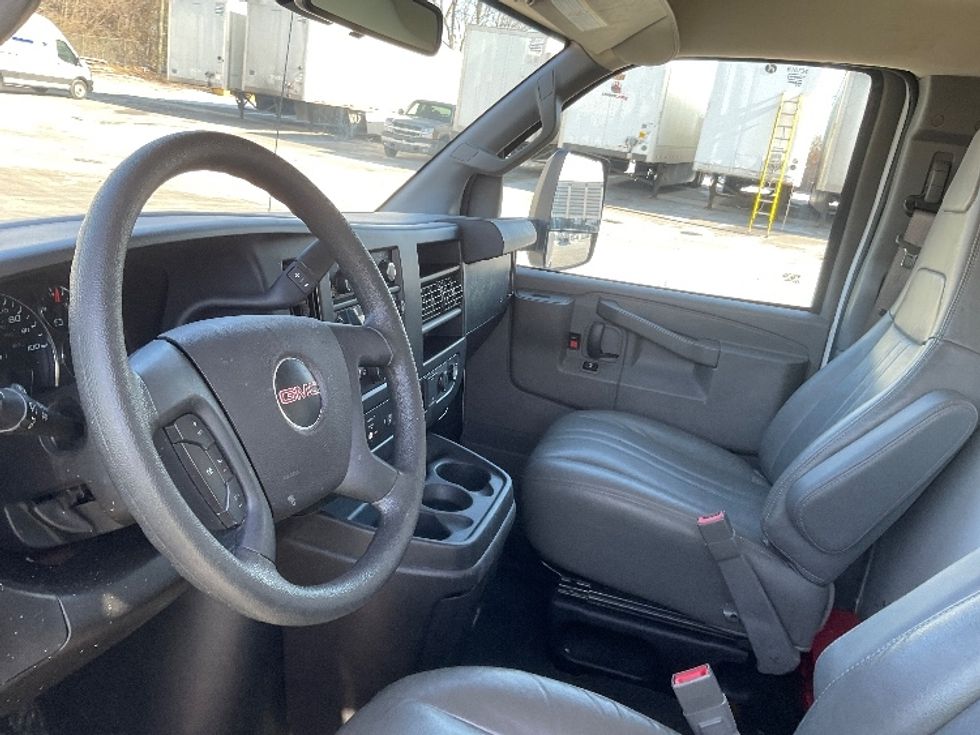 Light Duty Box Truck-Light and Medium Duty Trucks-GMC-2021-Savana G33903-Fort Wayne-IN-121,660\n\t\tmiles-$ 26,250 - Image 16