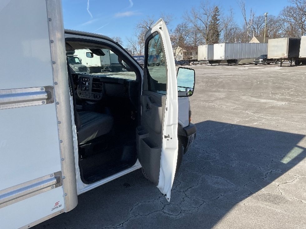 Light Duty Box Truck-Light and Medium Duty Trucks-GMC-2021-Savana G33903-Fort Wayne-IN-121,660\n\t\tmiles-$ 26,250 - Image 19
