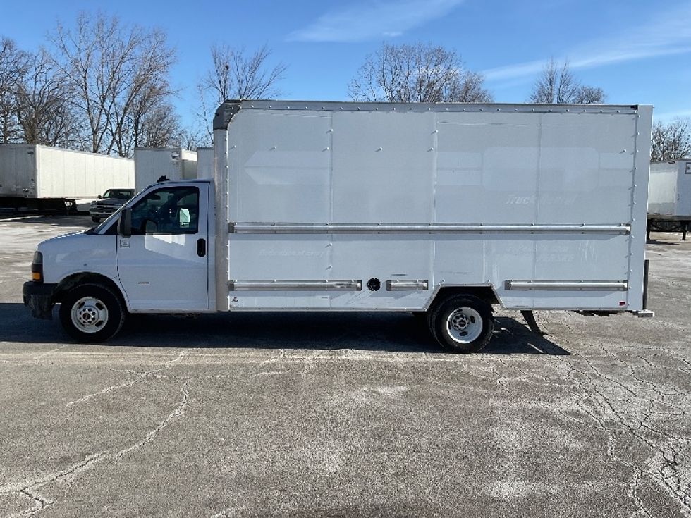 Light Duty Box Truck-Light and Medium Duty Trucks-GMC-2021-Savana G33903-Fort Wayne-IN-121,660\n\t\tmiles-$ 26,250 - Image 4