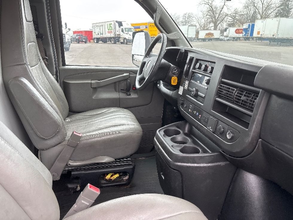 Light Duty Box Truck-Light and Medium Duty Trucks-GMC-2021-Savana G33903-Fort Wayne-IN-79,075\n\t\tmiles-$ 30,750 - Image 21