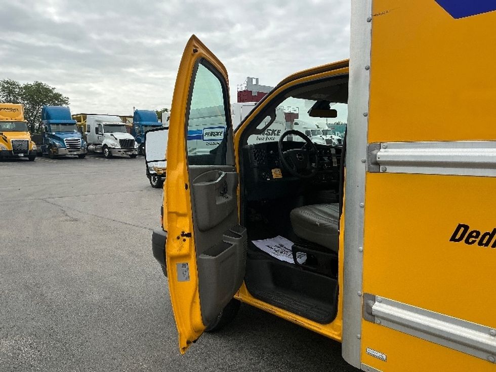 Light Duty Box Truck-Light and Medium Duty Trucks-GMC-2021-Savana G33903-Fort Wayne-IN-90,802\n\t\tmiles-$ 27,000 - Image 16