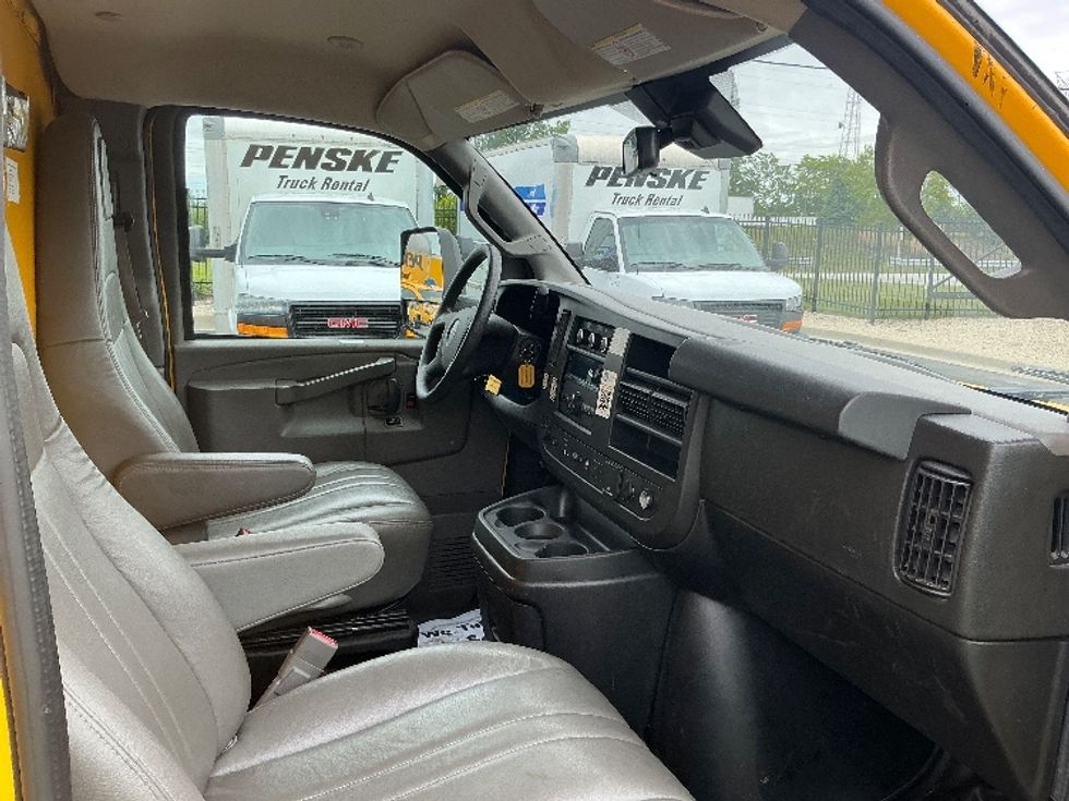 Light Duty Box Truck-Light and Medium Duty Trucks-GMC-2021-Savana G33903-Fort Wayne-IN-90,802\n\t\tmiles-$ 27,000 - Image 22