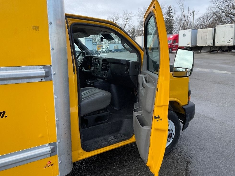 Light Duty Box Truck-Light and Medium Duty Trucks-GMC-2021-Savana G33903-Fort Wayne-IN-95,567\n\t\tmiles-$ 26,250 - Image 19