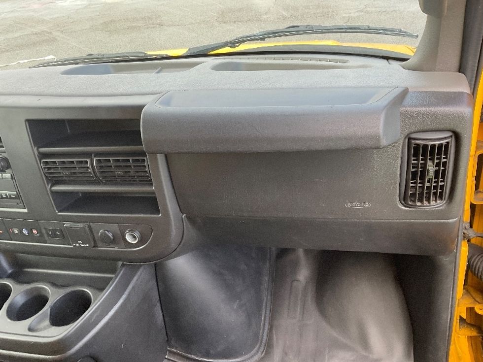 Light Duty Box Truck-Light and Medium Duty Trucks-GMC-2021-Savana G33903-Fort Wayne-IN-95,567\n\t\tmiles-$ 26,250 - Image 20