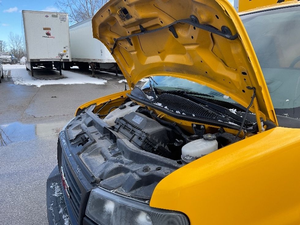 Light Duty Box Truck-Light and Medium Duty Trucks-GMC-2021-Savana G33903-Fort Wayne-IN-95,567\n\t\tmiles-$ 26,250 - Image 23