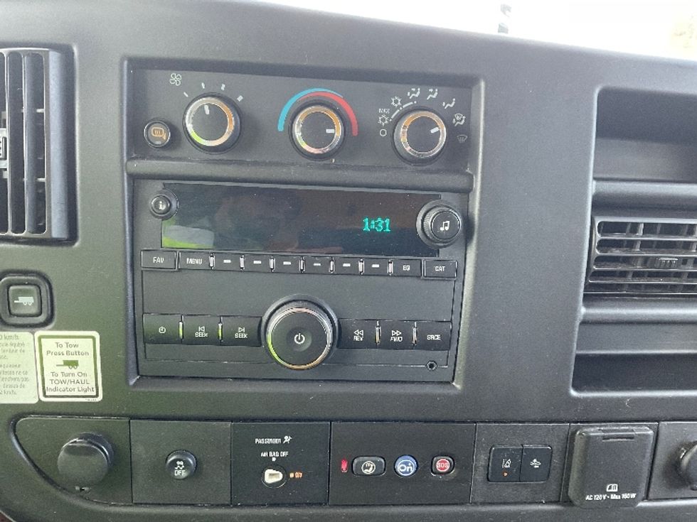 Light Duty Box Truck-Light and Medium Duty Trucks-GMC-2021-Savana G33903-Fort Wayne-IN-95,567\n\t\tmiles-$ 26,250 - Image 24