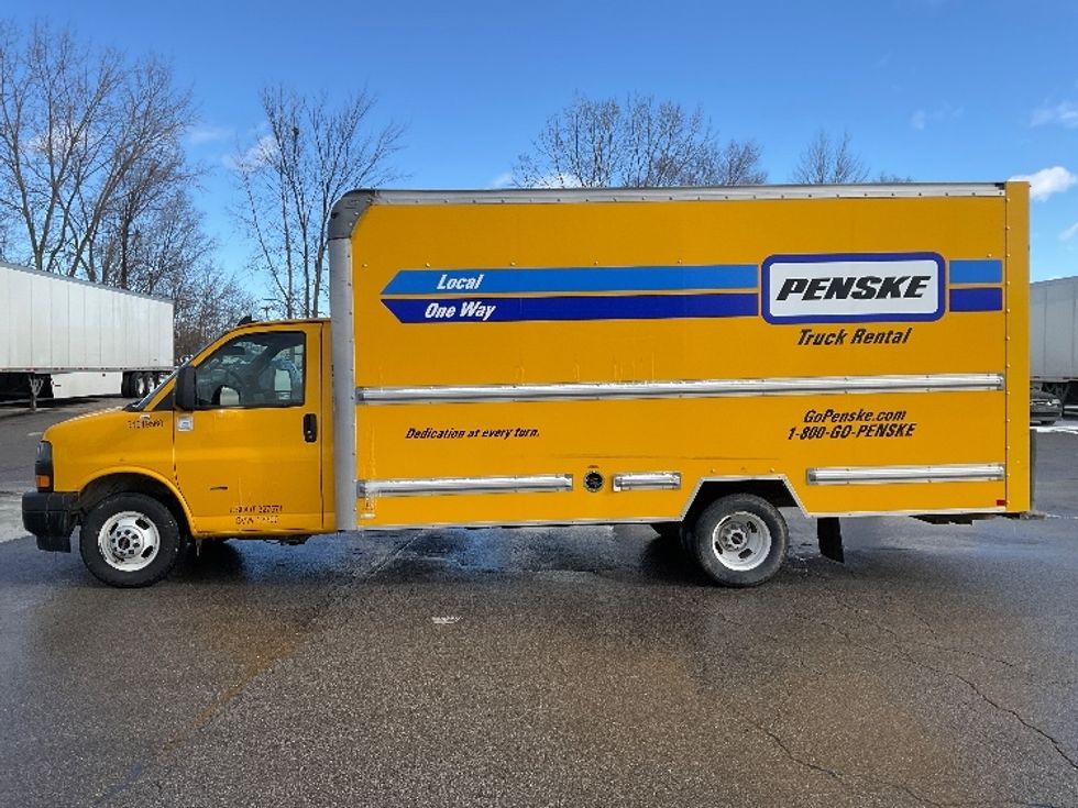 Light Duty Box Truck-Light and Medium Duty Trucks-GMC-2021-Savana G33903-Fort Wayne-IN-95,567\n\t\tmiles-$ 26,250 - Image 4