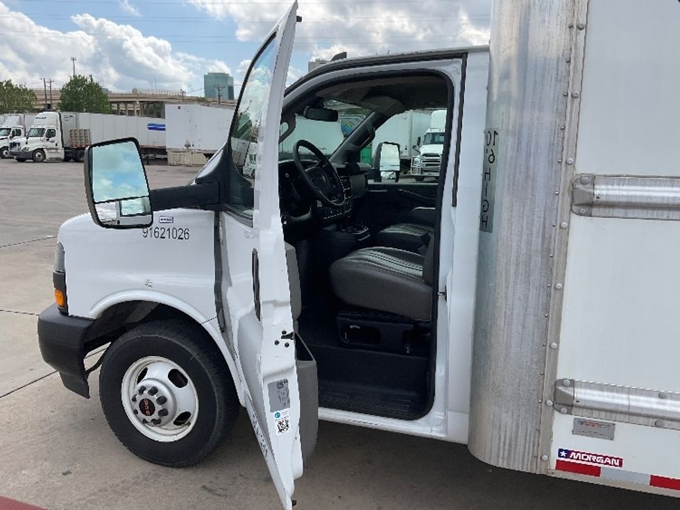 Light Duty Box Truck-Light and Medium Duty Trucks-GMC-2021-Savana G33903-Fort Worth-TX-107,049\n\t\tmiles-$ 29,000 - Image 16