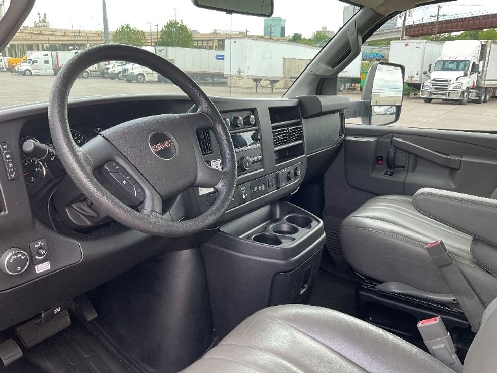 Light Duty Box Truck-Light and Medium Duty Trucks-GMC-2021-Savana G33903-Fort Worth-TX-107,049\n\t\tmiles-$ 29,000 - Image 17