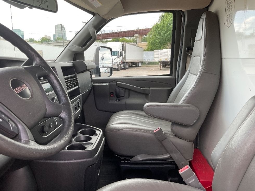 Light Duty Box Truck-Light and Medium Duty Trucks-GMC-2021-Savana G33903-Fort Worth-TX-107,049\n\t\tmiles-$ 29,000 - Image 19