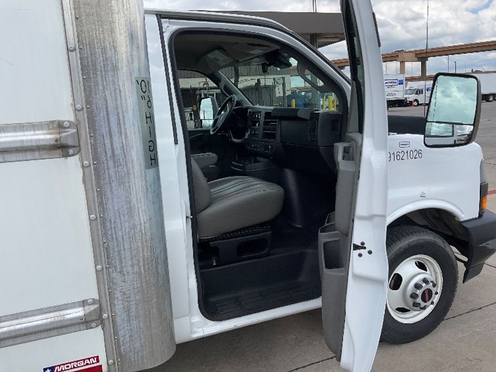 Light Duty Box Truck-Light and Medium Duty Trucks-GMC-2021-Savana G33903-Fort Worth-TX-107,049\n\t\tmiles-$ 29,000 - Image 20