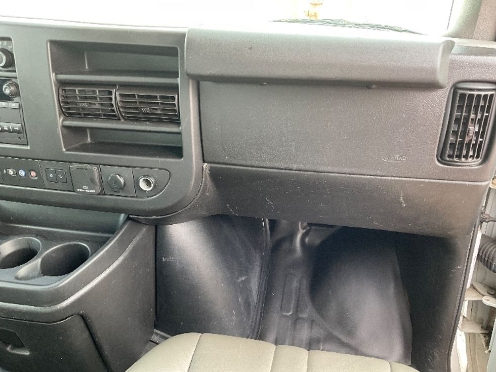 Light Duty Box Truck-Light and Medium Duty Trucks-GMC-2021-Savana G33903-Fort Worth-TX-107,049\n\t\tmiles-$ 29,000 - Image 21