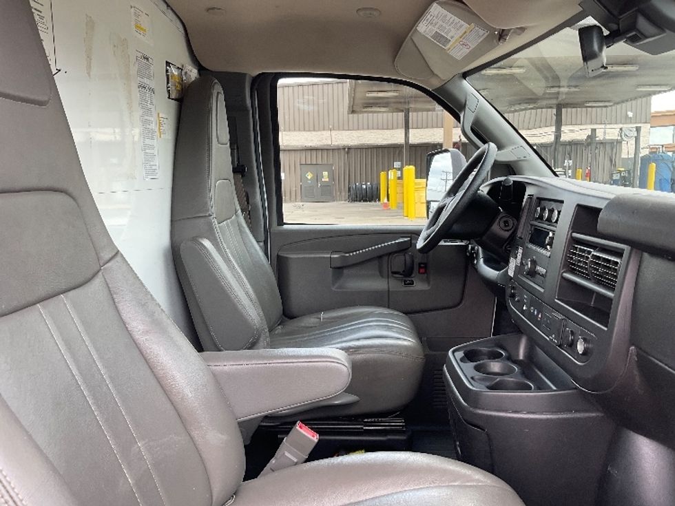 Light Duty Box Truck-Light and Medium Duty Trucks-GMC-2021-Savana G33903-Fort Worth-TX-107,049\n\t\tmiles-$ 29,000 - Image 22