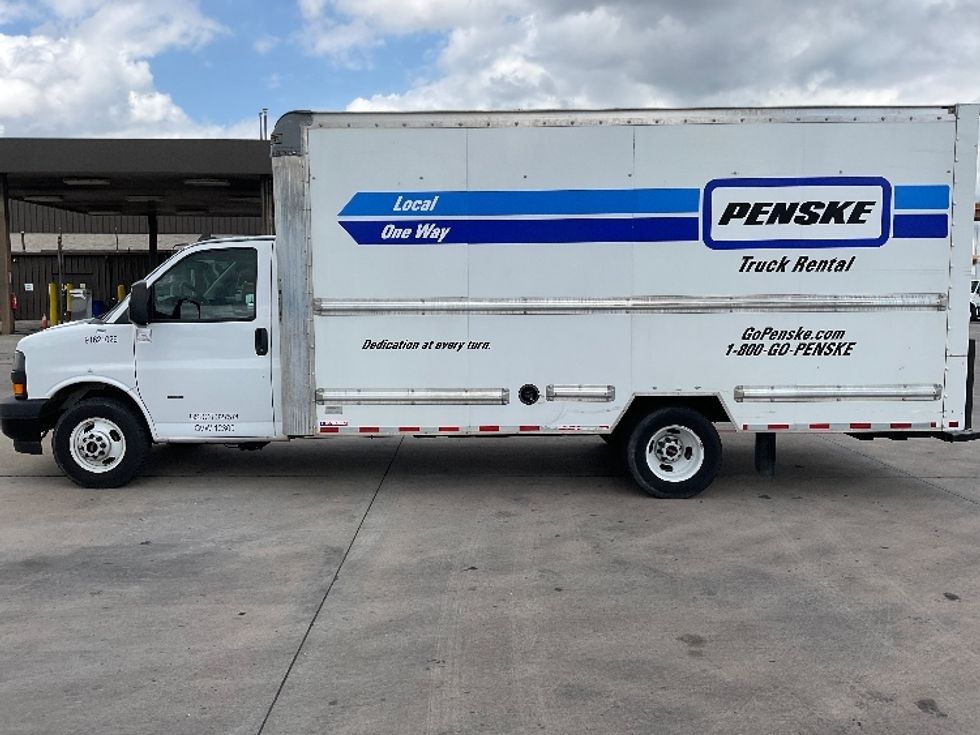 Light Duty Box Truck-Light and Medium Duty Trucks-GMC-2021-Savana G33903-Fort Worth-TX-107,049\n\t\tmiles-$ 29,000 - Image 4