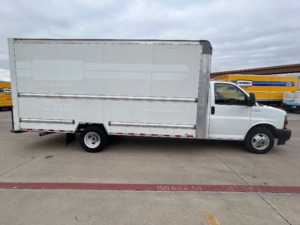 Light Duty Box Truck-Light and Medium Duty Trucks-GMC-2021-Savana G33903-Fort Worth-TX-109,639\n\t\tmiles-$ 28,250 - Image 15