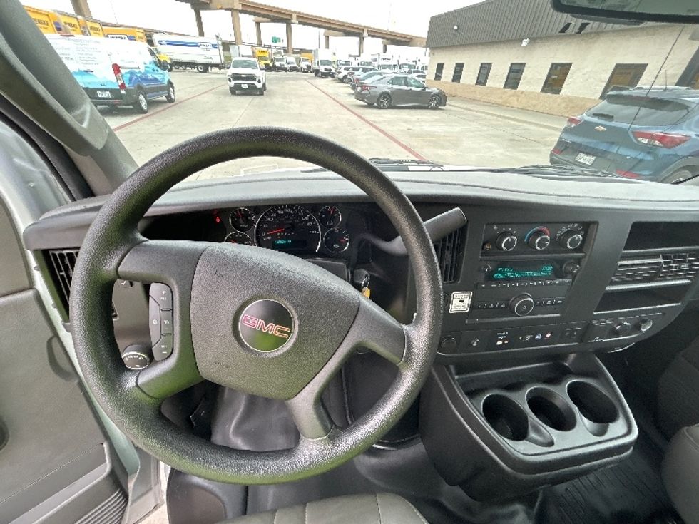 Light Duty Box Truck-Light and Medium Duty Trucks-GMC-2021-Savana G33903-Fort Worth-TX-109,639\n\t\tmiles-$ 28,250 - Image 16
