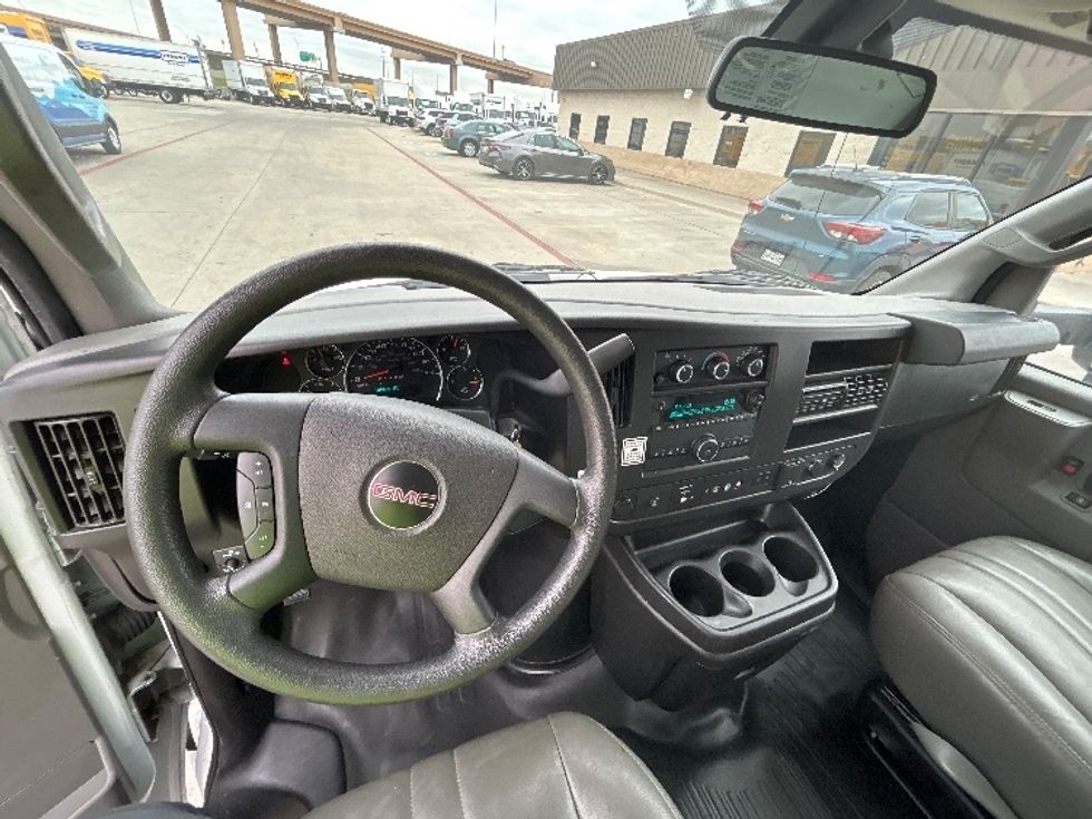 Light Duty Box Truck-Light and Medium Duty Trucks-GMC-2021-Savana G33903-Fort Worth-TX-109,639\n\t\tmiles-$ 28,250 - Image 17