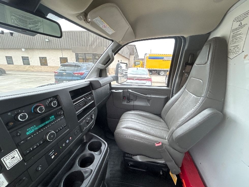 Light Duty Box Truck-Light and Medium Duty Trucks-GMC-2021-Savana G33903-Fort Worth-TX-109,639\n\t\tmiles-$ 28,250 - Image 18