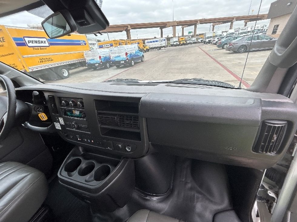 Light Duty Box Truck-Light and Medium Duty Trucks-GMC-2021-Savana G33903-Fort Worth-TX-109,639\n\t\tmiles-$ 28,250 - Image 20
