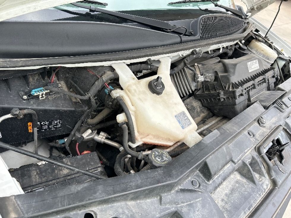 Light Duty Box Truck-Light and Medium Duty Trucks-GMC-2021-Savana G33903-Fort Worth-TX-109,639\n\t\tmiles-$ 28,250 - Image 22