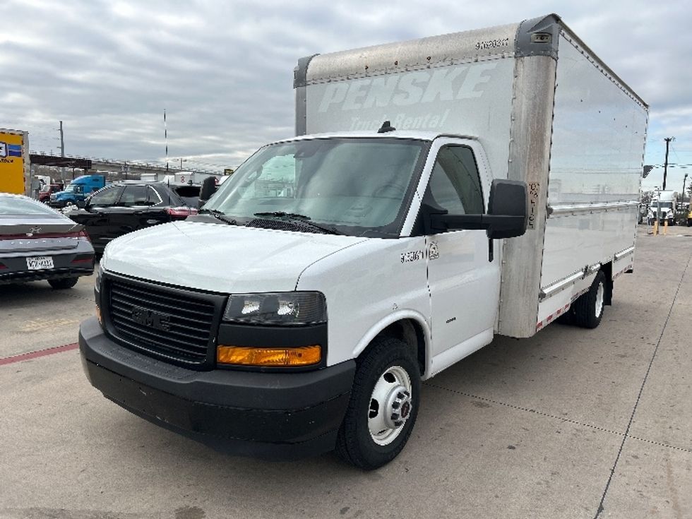 Light Duty Box Truck-Light and Medium Duty Trucks-GMC-2021-Savana G33903-Fort Worth-TX-109,639\n\t\tmiles-$ 28,250 - Image 3