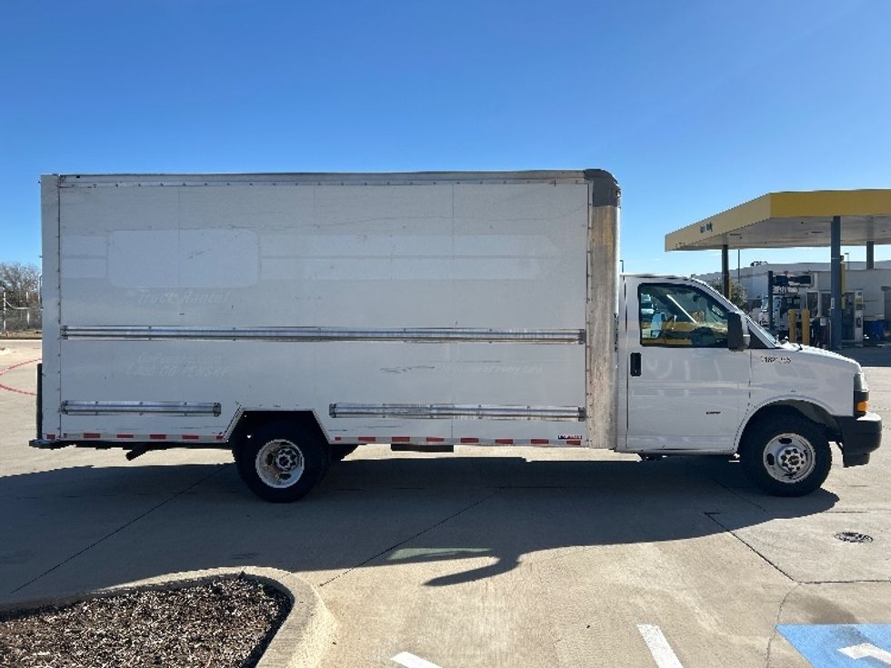 Light Duty Box Truck-Light and Medium Duty Trucks-GMC-2021-Savana G33903-Fort Worth-TX-120,600\n\t\tmiles-$ 27,000 - Image 15