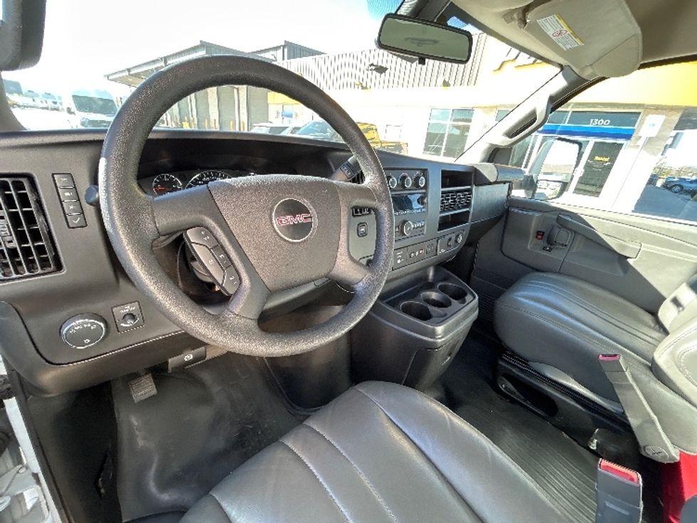 Light Duty Box Truck-Light and Medium Duty Trucks-GMC-2021-Savana G33903-Fort Worth-TX-120,600\n\t\tmiles-$ 27,000 - Image 17