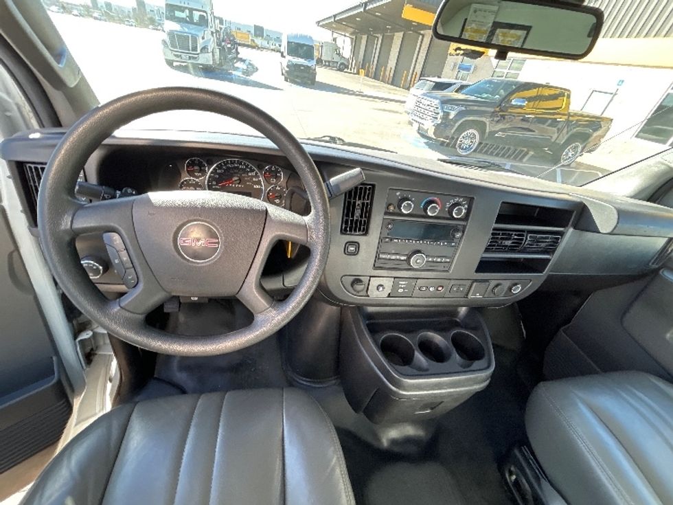 Light Duty Box Truck-Light and Medium Duty Trucks-GMC-2021-Savana G33903-Fort Worth-TX-120,600\n\t\tmiles-$ 27,000 - Image 18