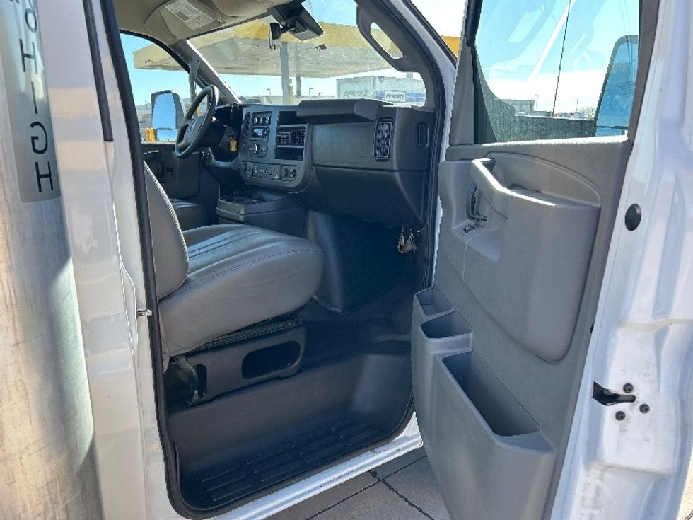 Light Duty Box Truck-Light and Medium Duty Trucks-GMC-2021-Savana G33903-Fort Worth-TX-120,600\n\t\tmiles-$ 27,000 - Image 20