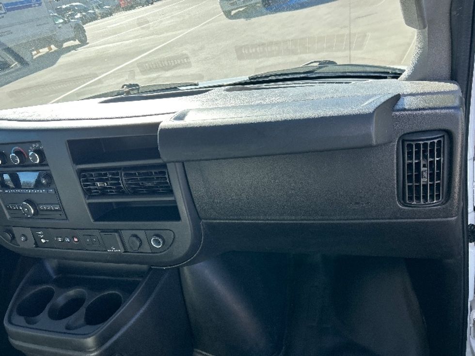 Light Duty Box Truck-Light and Medium Duty Trucks-GMC-2021-Savana G33903-Fort Worth-TX-120,600\n\t\tmiles-$ 27,000 - Image 21