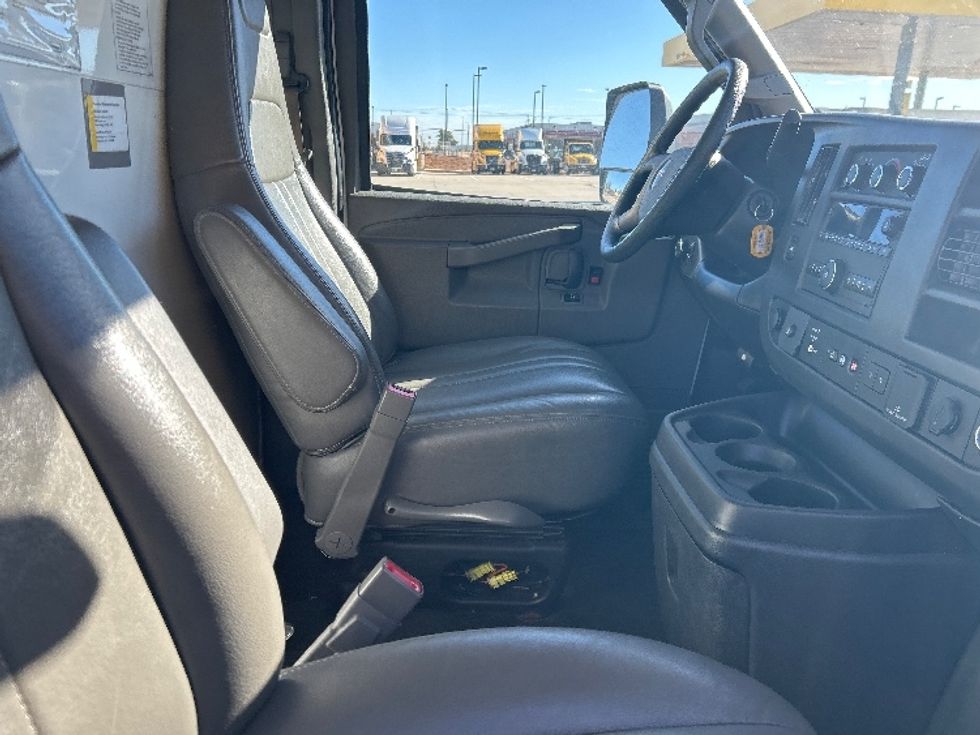 Light Duty Box Truck-Light and Medium Duty Trucks-GMC-2021-Savana G33903-Fort Worth-TX-120,600\n\t\tmiles-$ 27,000 - Image 22