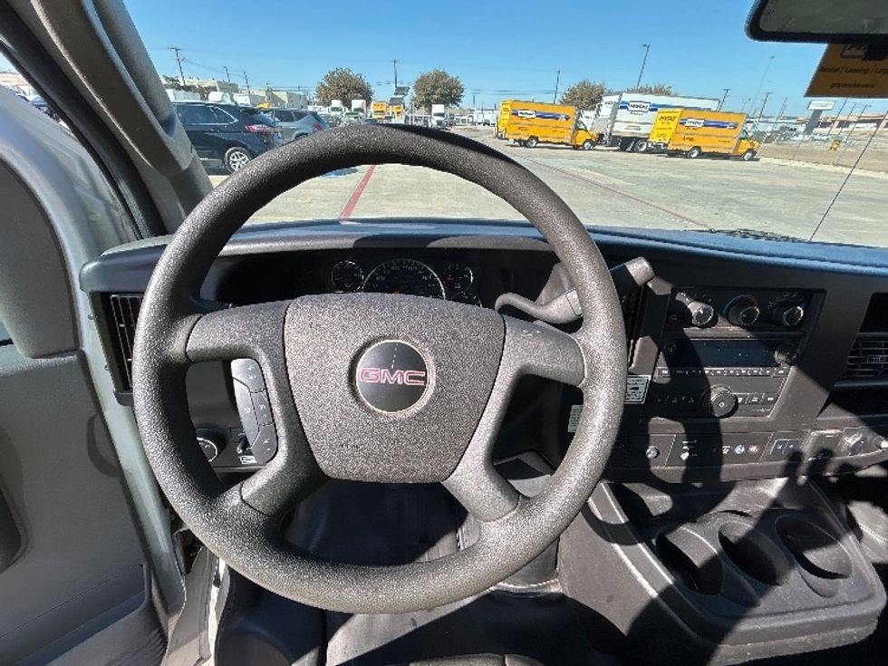 Light Duty Box Truck-Light and Medium Duty Trucks-GMC-2021-Savana G33903-Fort Worth-TX-121,294\n\t\tmiles-$ 27,500 - Image 17