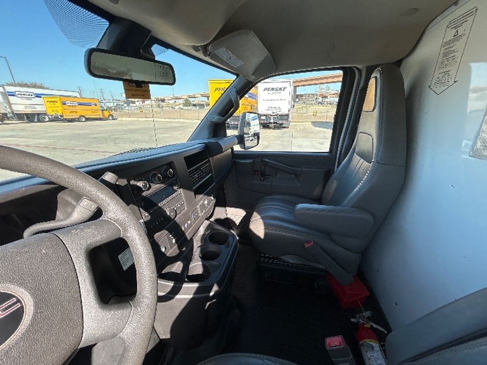 Light Duty Box Truck-Light and Medium Duty Trucks-GMC-2021-Savana G33903-Fort Worth-TX-121,294\n\t\tmiles-$ 27,500 - Image 19