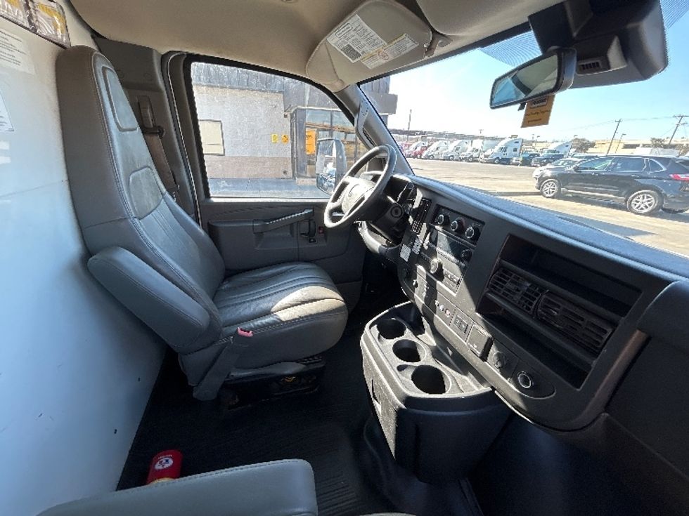 Light Duty Box Truck-Light and Medium Duty Trucks-GMC-2021-Savana G33903-Fort Worth-TX-121,294\n\t\tmiles-$ 27,500 - Image 22