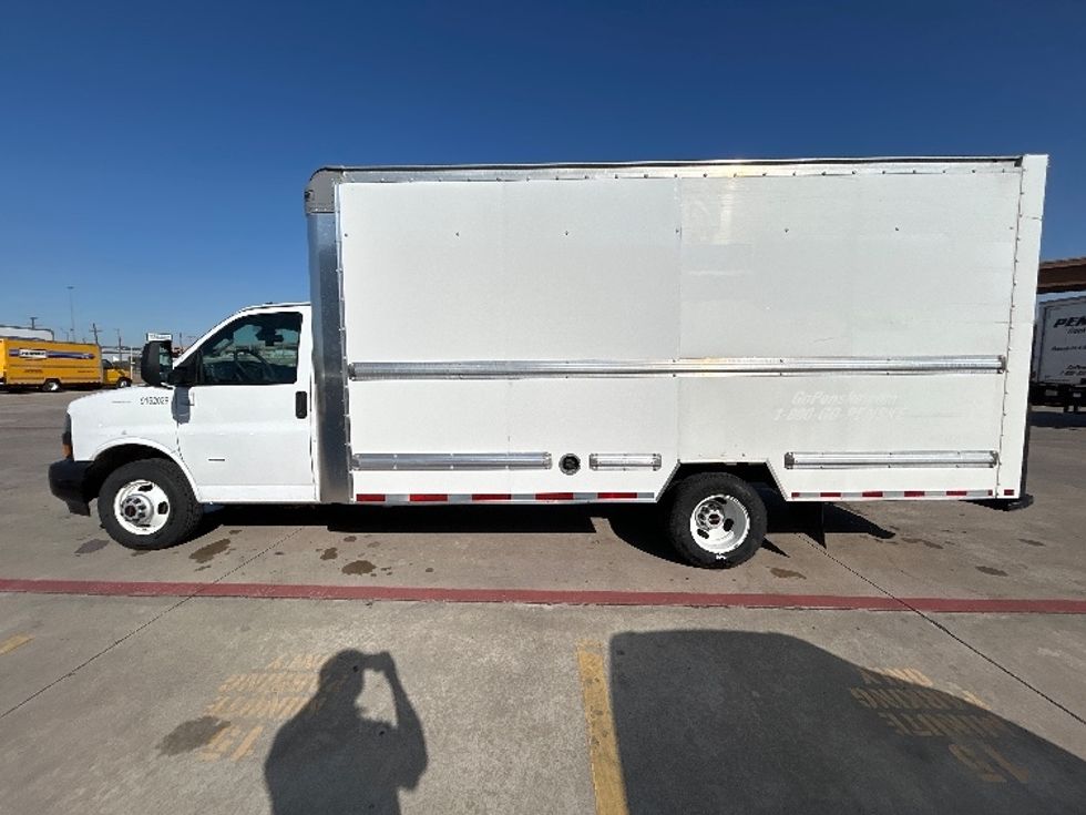 Light Duty Box Truck-Light and Medium Duty Trucks-GMC-2021-Savana G33903-Fort Worth-TX-121,294\n\t\tmiles-$ 27,500 - Image 4