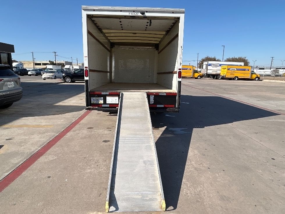 Light Duty Box Truck-Light and Medium Duty Trucks-GMC-2021-Savana G33903-Fort Worth-TX-121,294\n\t\tmiles-$ 27,500 - Image 9