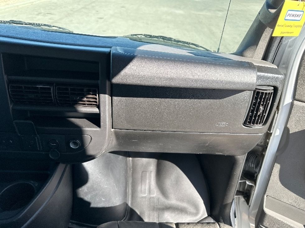 Light Duty Box Truck-Light and Medium Duty Trucks-GMC-2021-Savana G33903-Fort Worth-TX-121,558\n\t\tmiles-$ 25,750 - Image 20