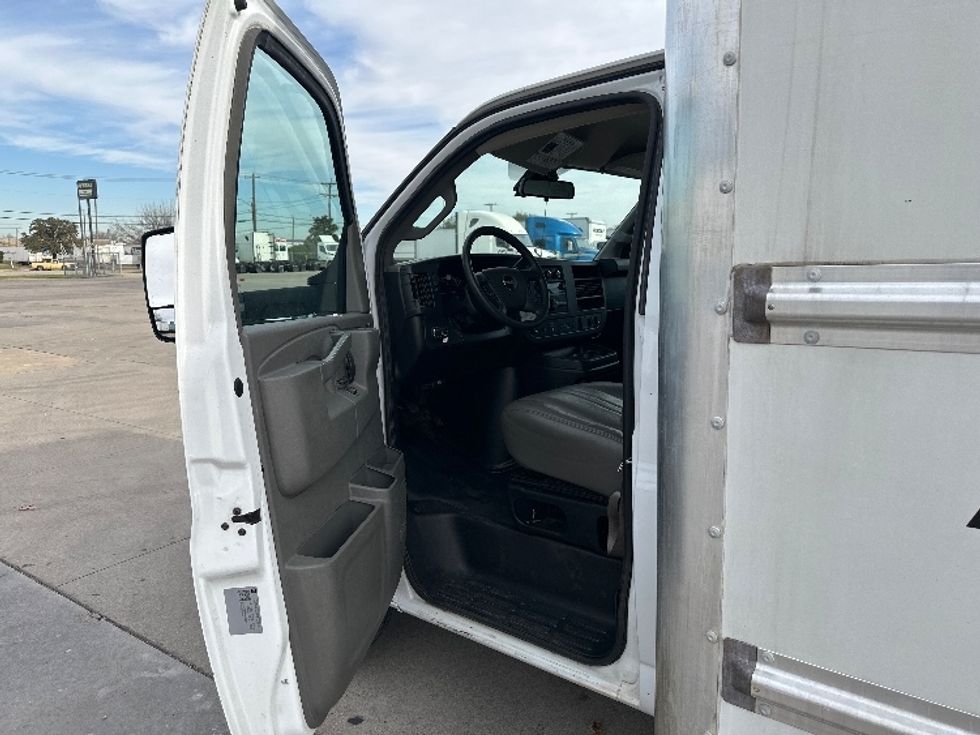 Light Duty Box Truck-Light and Medium Duty Trucks-GMC-2021-Savana G33903-Fort Worth-TX-87,320\n\t\tmiles-$ 30,750 - Image 16