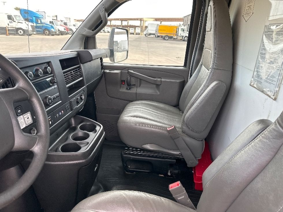 Light Duty Box Truck-Light and Medium Duty Trucks-GMC-2021-Savana G33903-Fort Worth-TX-87,320\n\t\tmiles-$ 30,750 - Image 19