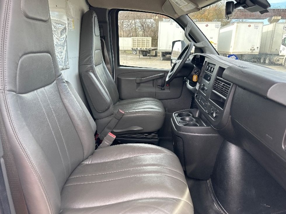 Light Duty Box Truck-Light and Medium Duty Trucks-GMC-2021-Savana G33903-Fort Worth-TX-87,320\n\t\tmiles-$ 30,750 - Image 22